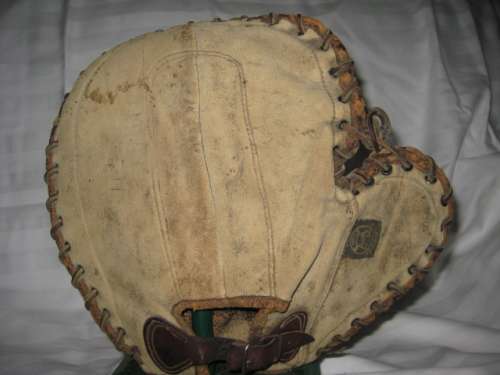 Reach White Basemitt Back